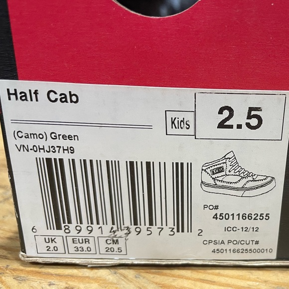 Brand new in box dead stock kids camo half cab. Suede and canvas combination. - Picture 5 of 5